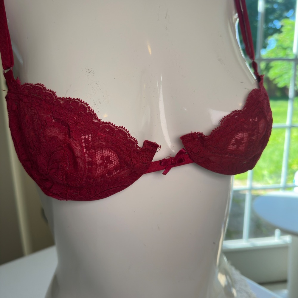 Vassarette Underneath It All Vintage 80s Red Lace Shelf Bra Underwire 34A 1275